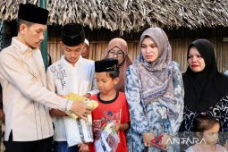 Bupati Aceh Barat santuni keluarga huni rumah tidak layak huni, tegur camat dan keuchik proaktif