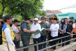 Bupati Bandung Jabar siapkan empat langkah atasi banjir bandang Solokanjeruk