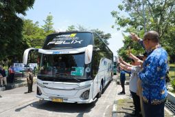 Bupati Bandung memberangkatkan 700 pemudik dalam program mudik gratis