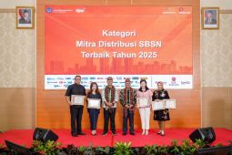 Dorong investasi di SBSN, BCA raih penghargaan dari Kementerian Keuangan