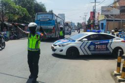 Polisi berkali-kali lakukan satu arah urai kepadatan di Limbangan