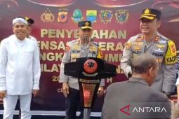 Dishub Jabar menyerahkan kompensasi untuk 1.477 sopir angkutan di Cipanas