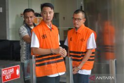 Kasus suap THR Bupati Rejang Lebong, Sekda hingga sopir diperiksa intensif oleh KPK