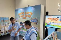 Kemendikdasmen membagikan buku di Terminal Tanjung Priok untuk temani perjalanan mudik anak