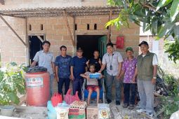 PT Timah bantu biaya pengobatan warga Desa Rias