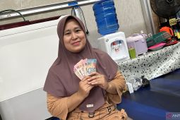 Penyintas bencana di Agam terima santunan Lebaran