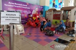 Pemudik puji fasilitas tempat bermain anak di Terminal Pulo Gebang
