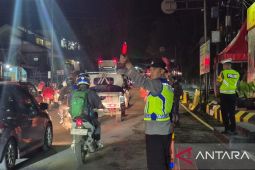 Arus lalu lintas di Nagreg pada dini hari mencapai angka 60 ribu kendaraan