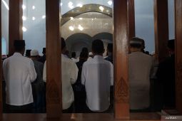 Jamaah Al Mudhlor Tulungagung gelar shalat Idul Fitri lebih awal