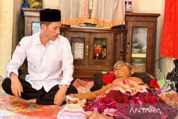 Bupati Aceh Barat jenguk mantan kombatan GAM sakit parah di rumah