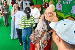 Khofifah undang warga "riyayan" di Grahadi dan Jemursari
