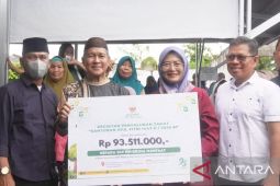 Baznas Pangkalpinang bagikan daging bantu 500 mustahiq
