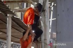 Polisi gagalkan aksi pria yang  diduga hendak bunuh diri di Kota Bekasi