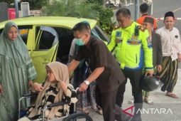 Kapolsek Ciawi selamatkan ibu hamil di tengah kepadatan jalur Puncak