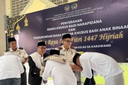 Tiga narapidana Lapas Karawang bebas setelah mendapat remisi lebaran