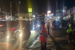 Polisi mengintensifkan satu arah urai kepadatan di jalur Bandung-Garut