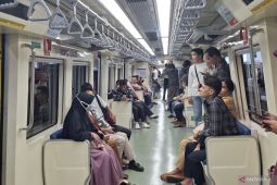 LRT Jabodebek catat jumlah pengguna turun 10 persen pada hari pertama penerapan WFH ASN