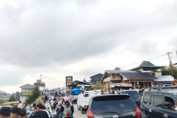 Arus balik di kawasan objek wisata Danau Diatas alami kemacetan