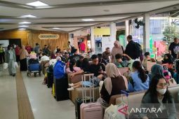 Stasiun Bandung padat penuumpang kereta jarak jauh pada puncak arus balik Lebaran 2026