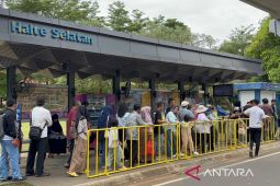 Warga dari berbagai daerah di Indonesia pilih liburan di TMII