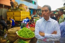 Pemkot Bogor mewajibkan pedagang pindah ke pasar resmi