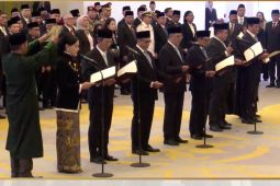 Friderica ucap sumpah jabatan di MA, resmi pimpin OJK