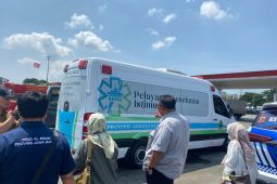 Mantan mobil dinas Gubernur Jabar menjadi klinik mudik di Tol Karawang