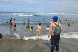 Satpolairud Garut mengintensifkan patroli keselamatan berwisata di pantai