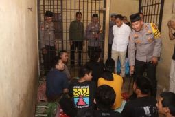 Takbir tertahan di balik jeruji