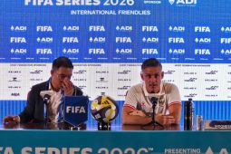 Herdman tidak pernah diam sepanjang laga