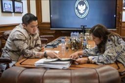 Seskab Teddy bersama Menkomdigi bahas implementasi PP Tunas