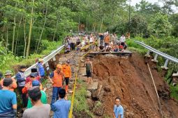 Probolinggo siapkan jembatan darurat menuju Air Terjun Madakaripura