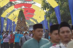Pawai tumpeng ketupat meriahkan Lebaran Ketupat di Trenggalek