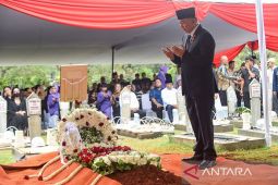 Juwono Sudarsono dimakamkan secara militer di TMP Kalibata