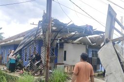 Angin puting beliung merusak 16 bangunan di Pacet Jabar