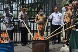 Kejari Sumedang memusnahkan barang bukti 37 perkara tindak pidana umum