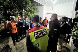 Remaja Hilang di Gunung Guntur Ditemukan Telanjang & Bingung!