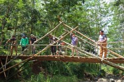 BPBD Probolinggo bangun jembatan darurat ke Air Terjun Madakaripura