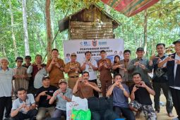 Warga Desa Pampanan terima bantuan benih ikan haruan