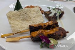 Mencicipi sayur lodeh ala keluarga Habibie & Ainun