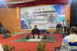 Empat lifter Jambi ikuti kejuaraan angkat besi di Bandung