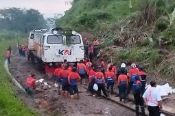 Jalur Maswati-Sasaksaat longsor, KAI Daop 2 Bandung jamin refund tiket 100 persen