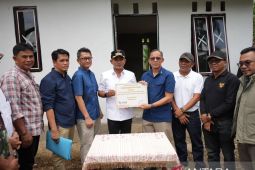 Pemkab Solok serahkan enam unit huntap korban bencana hidrometeorologi