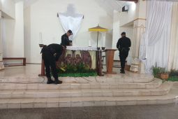 Gegana Polda DIY sterilisasi gereja di Bantul pastikan keamanan Paskah