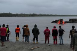 SAR Bengkulu turunkan tim cari nelayan kapal karam