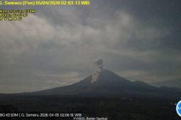 Semeru kembali erupsi dengan letusan awan panas 3,5 km