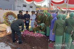 Jenazah Kopda Anumerta Farizal dimakamkan di TMP Giripeni Kulon Progo