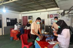 Petugas dan warga binaan Lapas Kelas IIA Gorontalo jalani tes narkoba