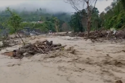 Aceh Tengah kembali dilanda banjir, dua jembatan darurat ambruk