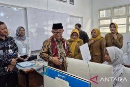 Mendikdasmen nilai TKA SMP hari kedua di Surabaya berjalan lancar